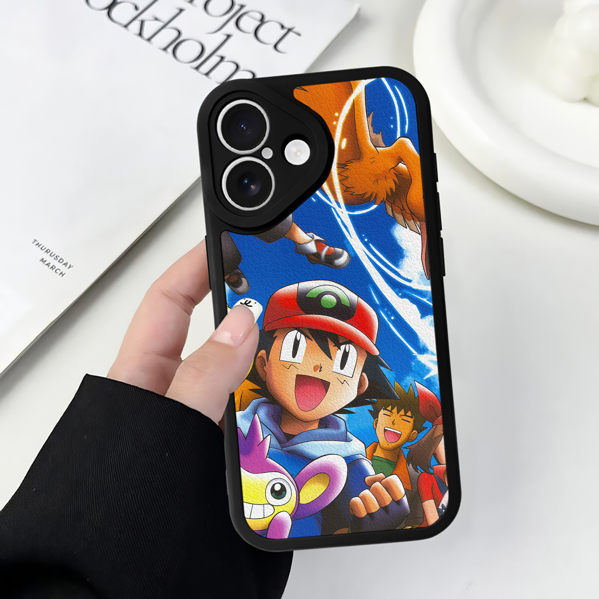 （画像用） ポケットモンスター Pokémon 【iPhone 16シリーズ対応】シリコンスマホケース（レザー調） 材質：シリコン